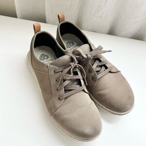 Clarks tan cloudstepper sneakers walking shoes size 6.5 leather